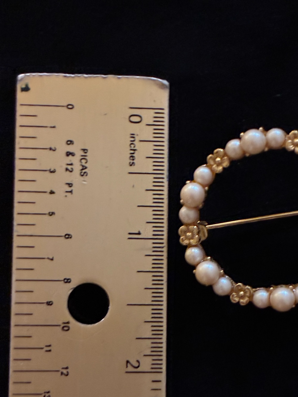 Vintage EUC Circa 1970 Faux Pearl Gold-Filled Wreath Brooch/Pin - Picture 4 of 6